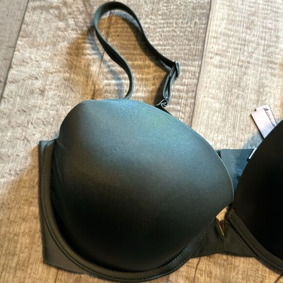 Victoria's Secret Black T-Shirt Bra with Molded Cups - Picture 3 of 11